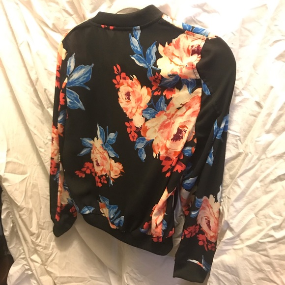 Light Stylish Jacket - Picture 5 of 5